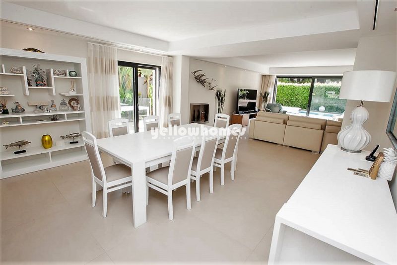 Moradia contemporânea perto da praia Olhos de Agua